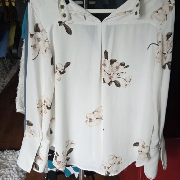 Dynamite Cream Floral Ruffle Blouse - Picture 2 of 3